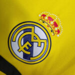 Real Madrid 2011 Goalkeeper Shirt - Image 4